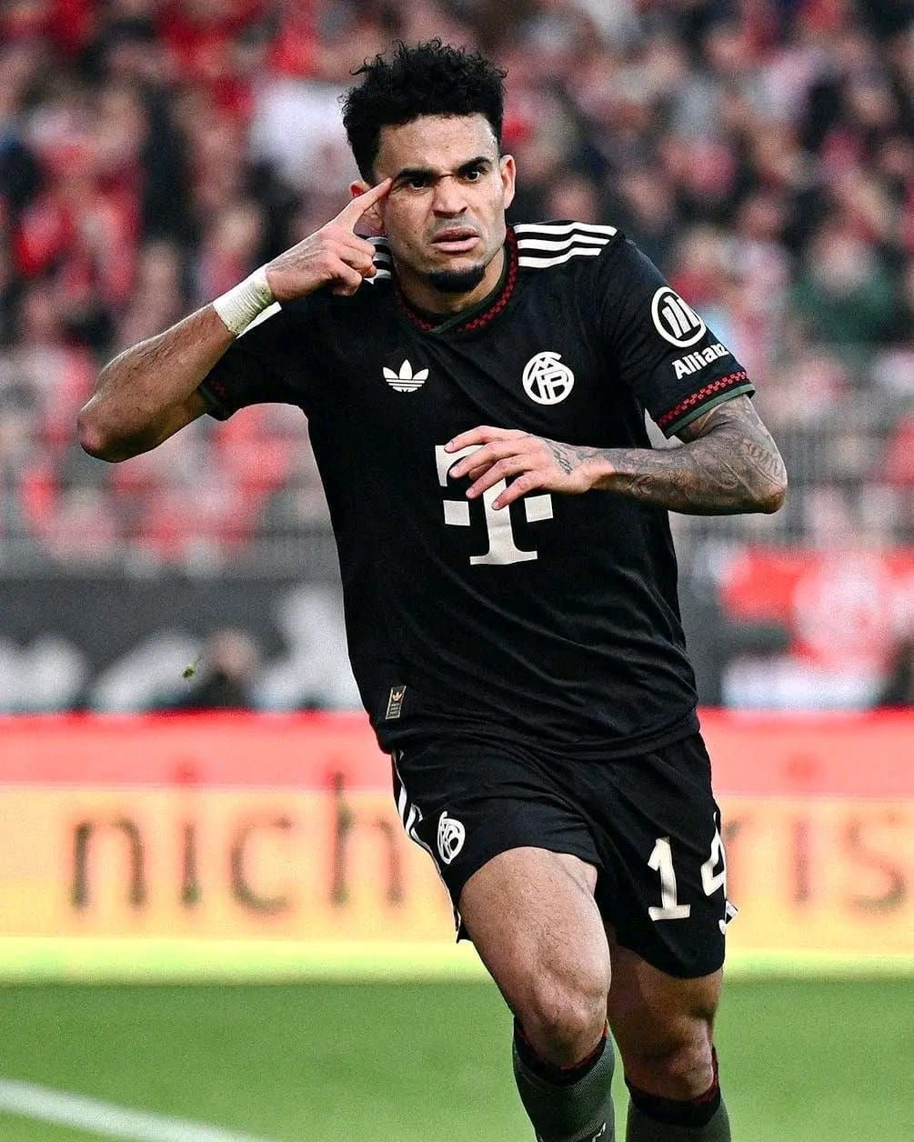 BAYERN MUNICH NEGRA 2026 VERSION JUGADOR